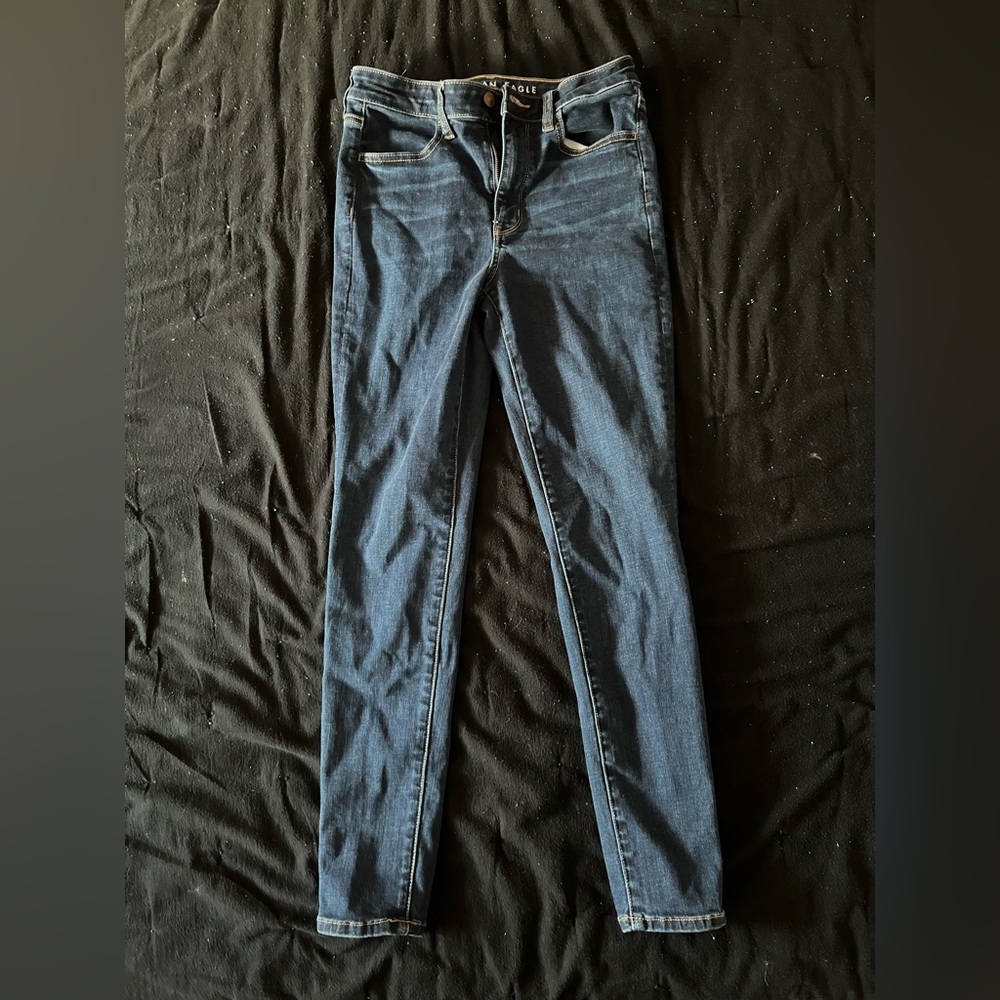 American Eagle women’s blue jeans